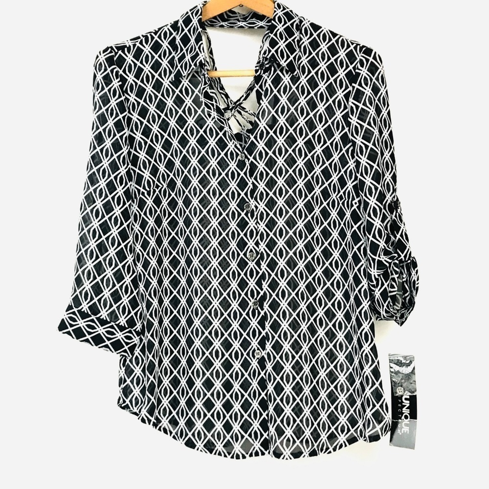 💙 5 for $25 💙 Unique Black & White Print Blouse
